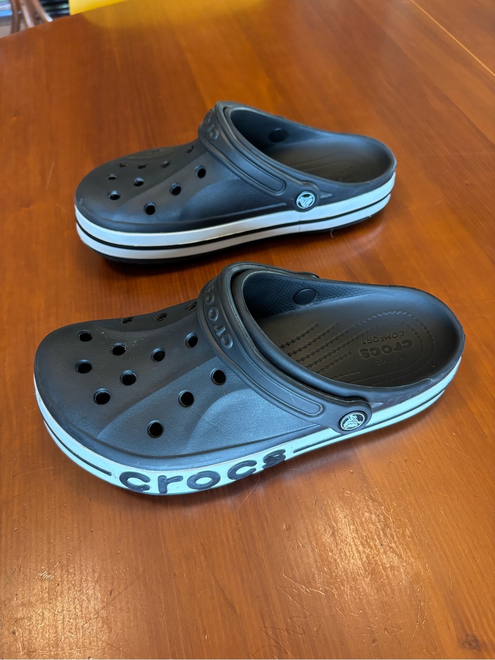 Black Crocs, M7 W9